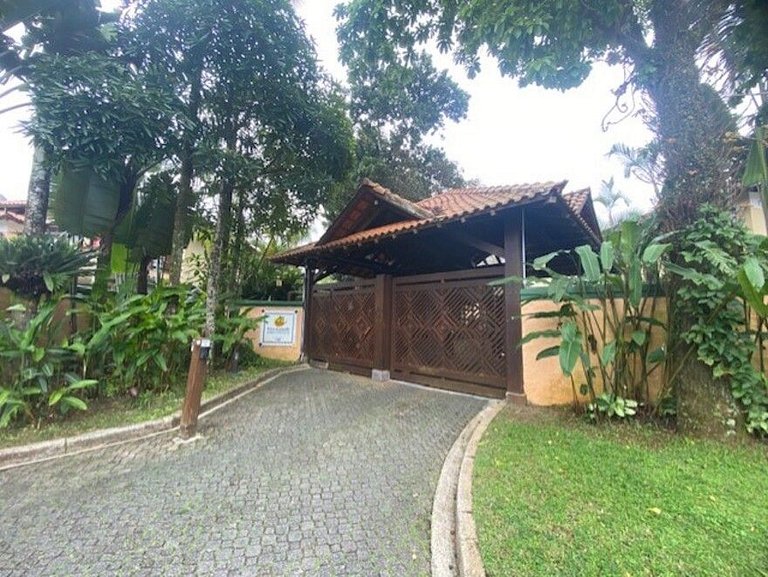 Casa em Juquehy. Ótima localização a 50 m da praia