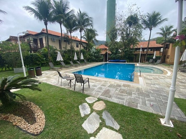 Casa em Juquehy. Ótima localização a 50 m da praia