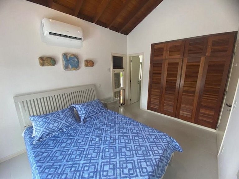 House in Juquehy. Great location 50m from the beach