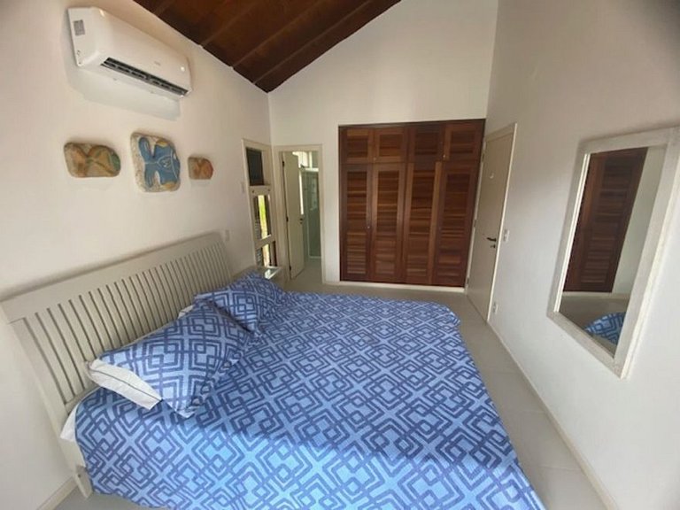 Casa em Juquehy. Ótima localização a 50 m da praia