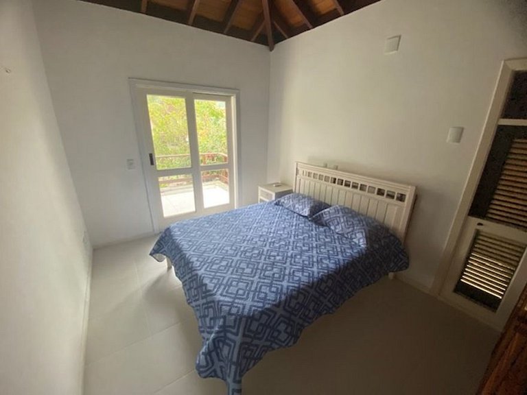 House in Juquehy. Great location 50m from the beach