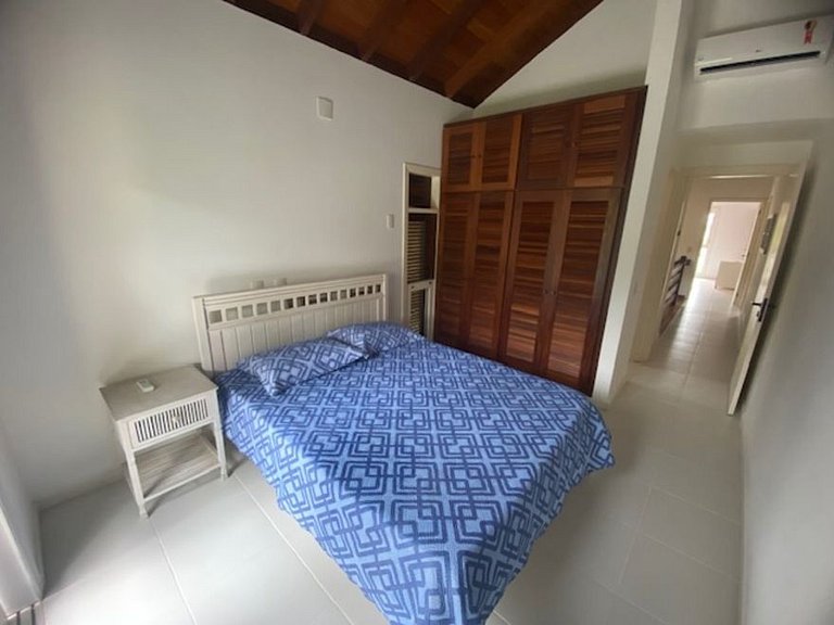 Casa em Juquehy. Ótima localização a 50 m da praia
