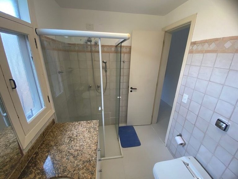 House in Juquehy. Great location 50m from the beach