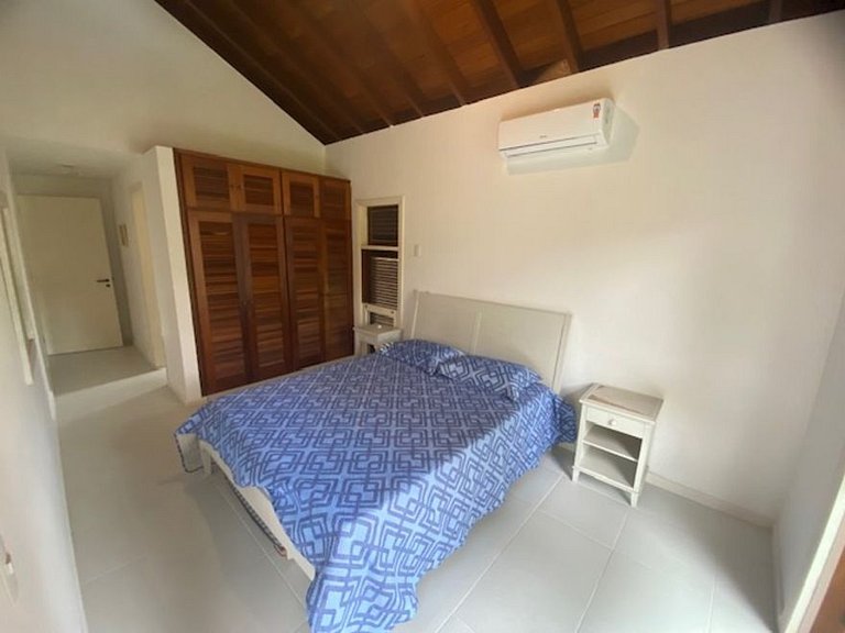 Casa em Juquehy. Ótima localização a 50 m da praia