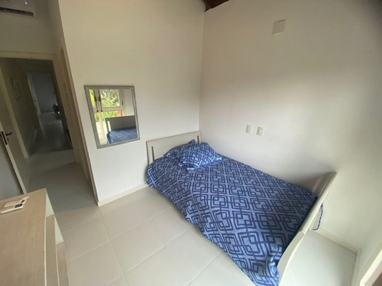 Casa em Juquehy. Ótima localização a 50 m da praia