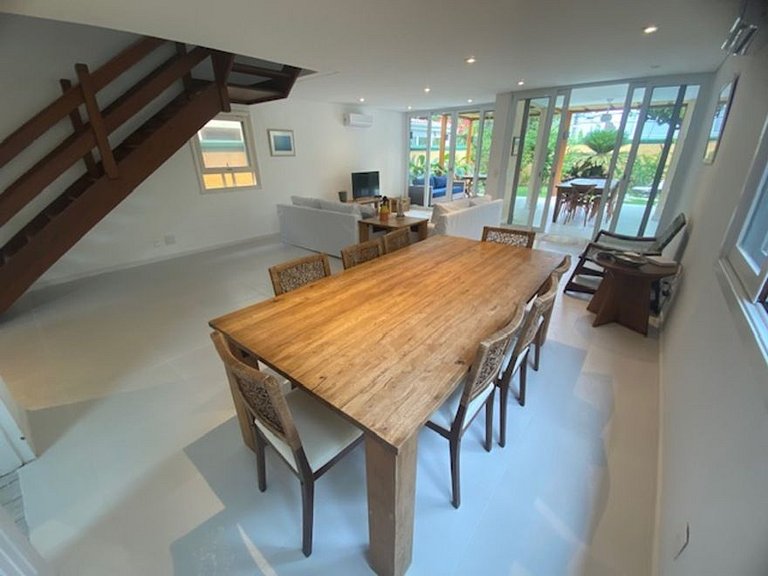 House in Juquehy. Great location 50m from the beach