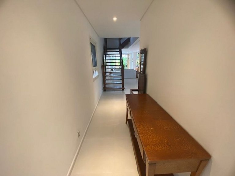 House in Juquehy. Great location 50m from the beach