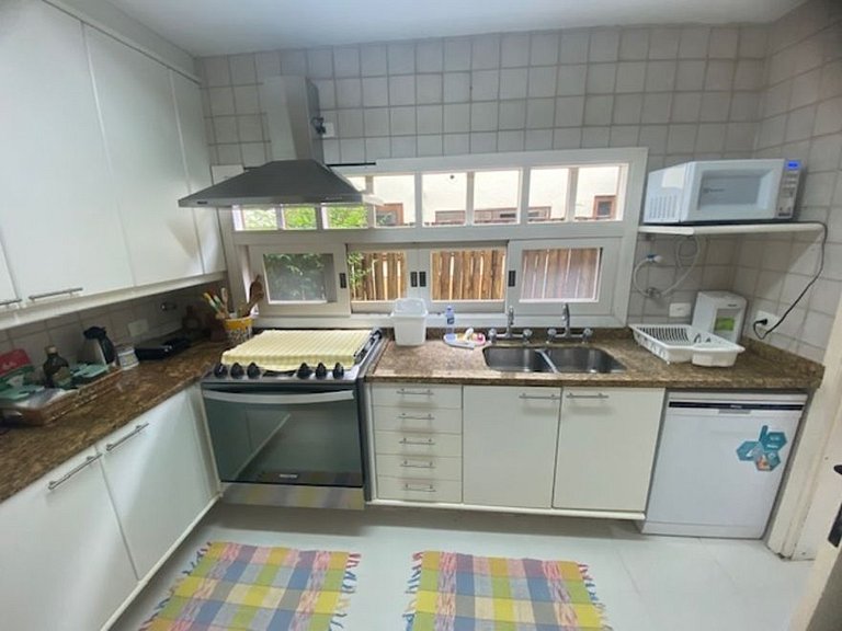 House in Juquehy. Great location 50m from the beach