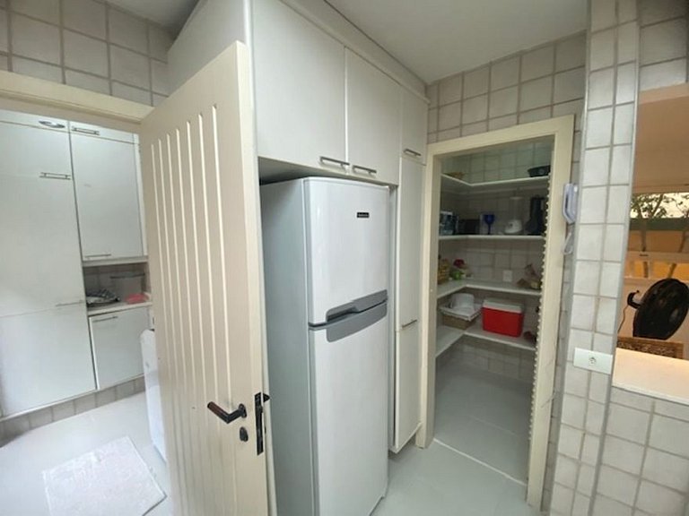 House in Juquehy. Great location 50m from the beach