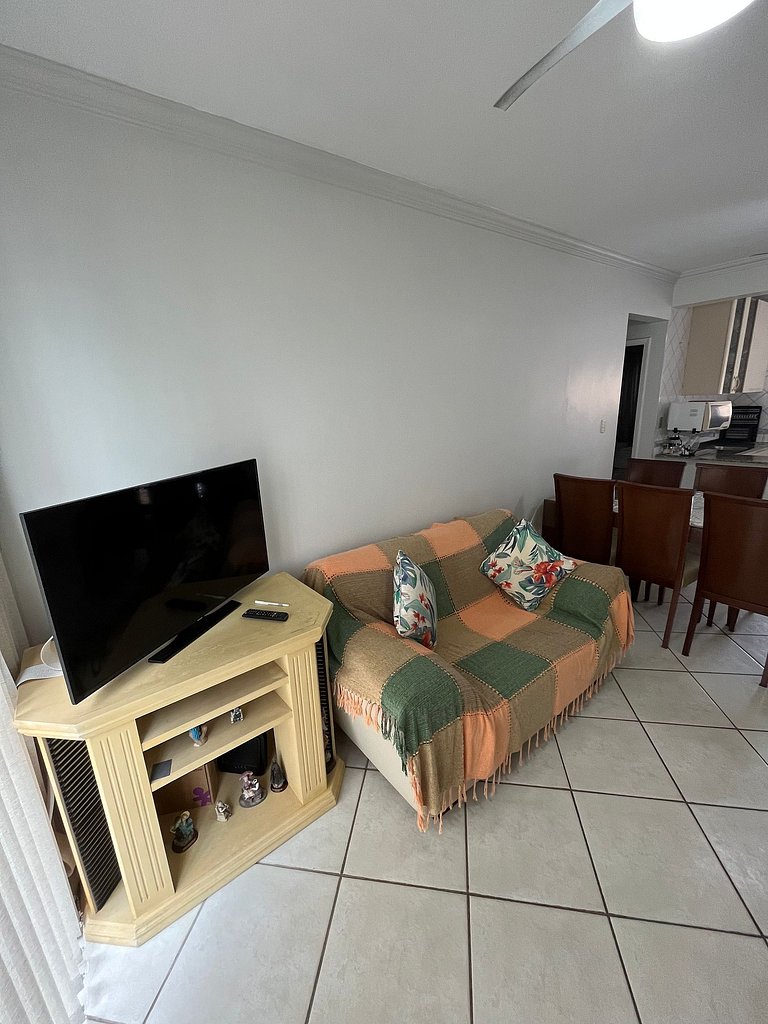 Apartamento cómodo a 350m de la playa en Guarujá