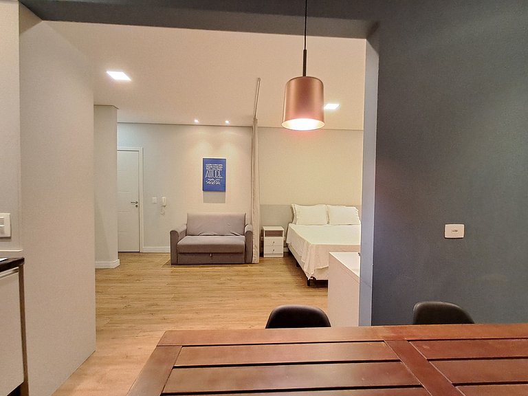 Studio perto da UMC e Mogi Shopping com garagem