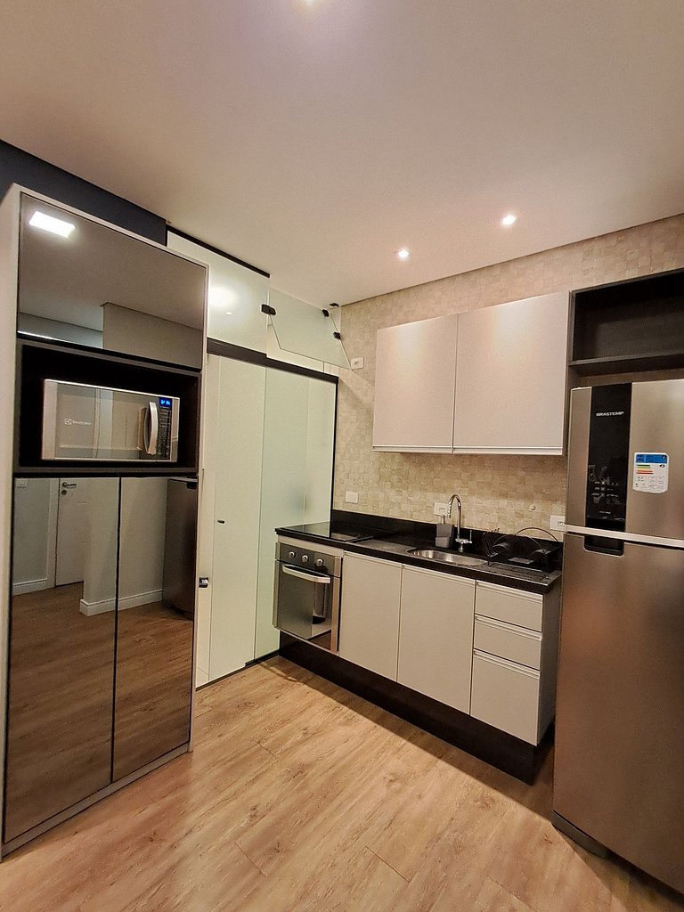 Studio perto da UMC e Mogi Shopping com garagem