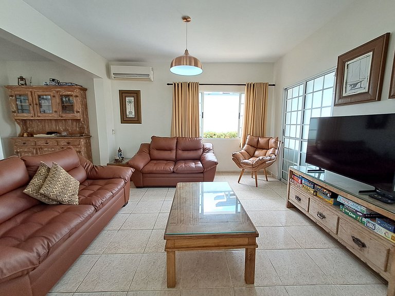Spacious Townhouse in Morada da Praia