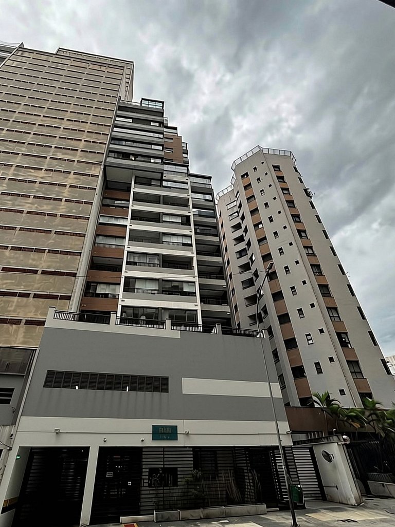 Studio with Balcony and View · Anhangabaú Metro